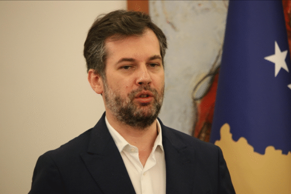 Hajrulla Çeku e publikon listën e kandidatëve me të cilët do të garojë në Prishtinë